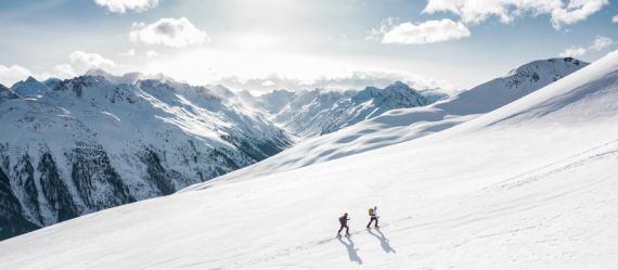 HLAS travel insurance skiing on the mountain